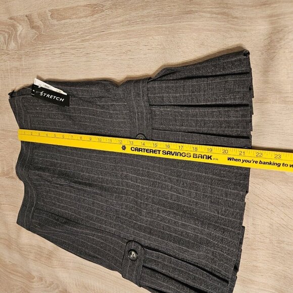 Bcx Size 5 Gray Striped Pleated Skirt Size 5 Stretch Nwt - Picture 5 of 6